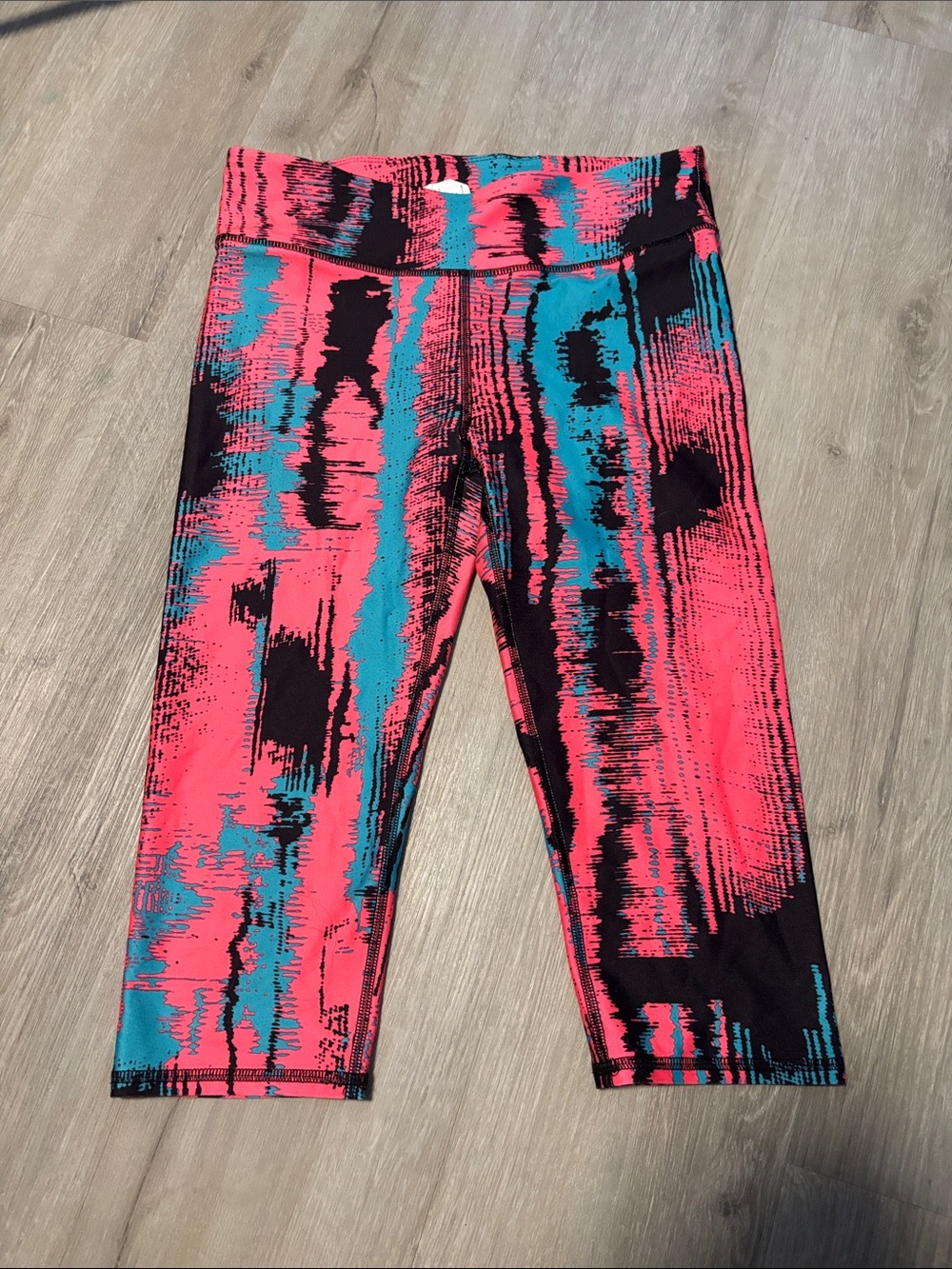 Fabletics Coral Pink, Teal & Black Capri Leggings